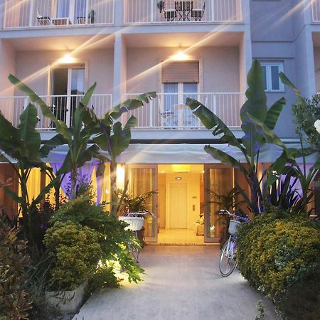 Hotel Bijou Форте-дей-Мармі Екстер'єр фото